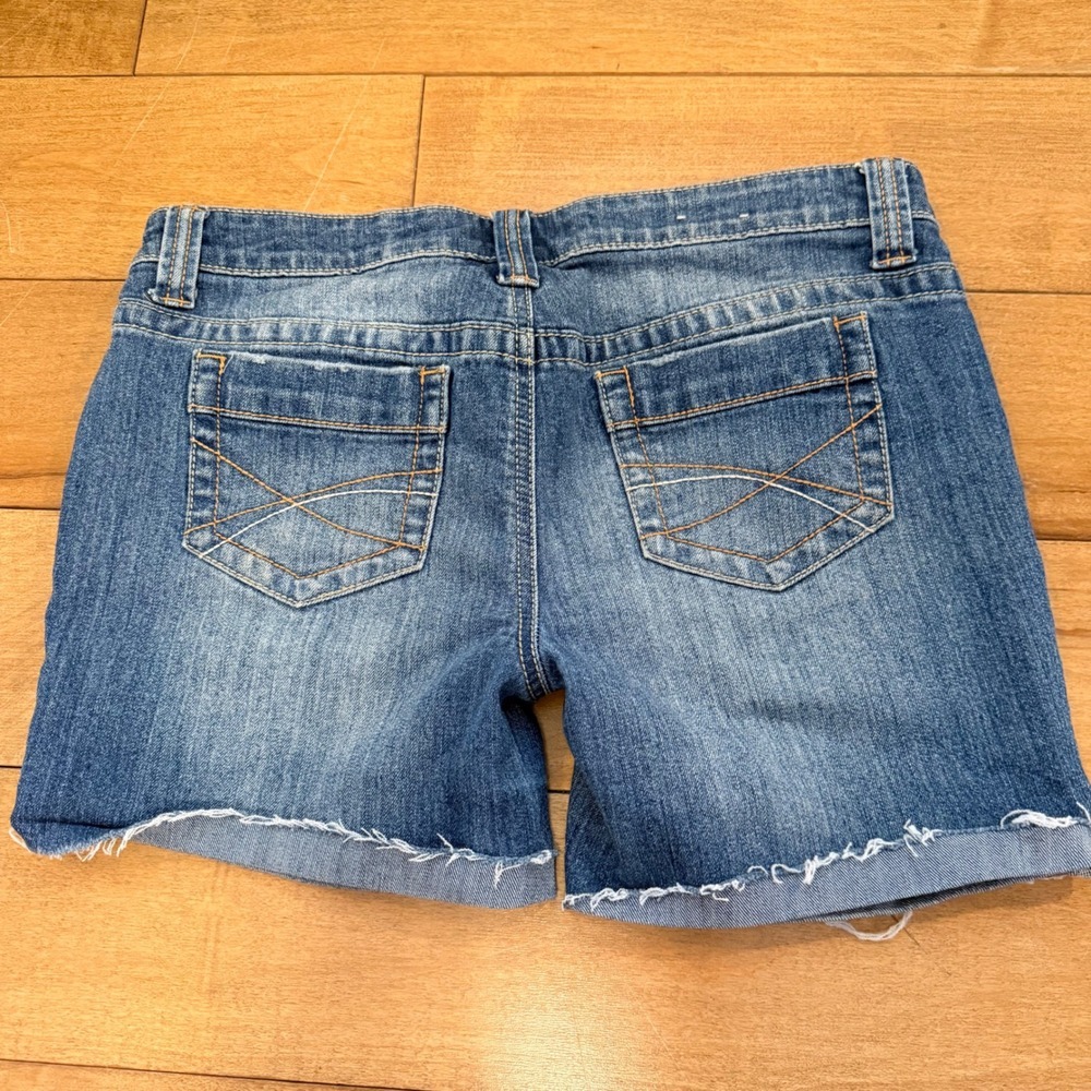 SO Womens Denim Cutoff Shorts Medium Wash Size 9 Summer Indie Vibe - Picture 3 of 6